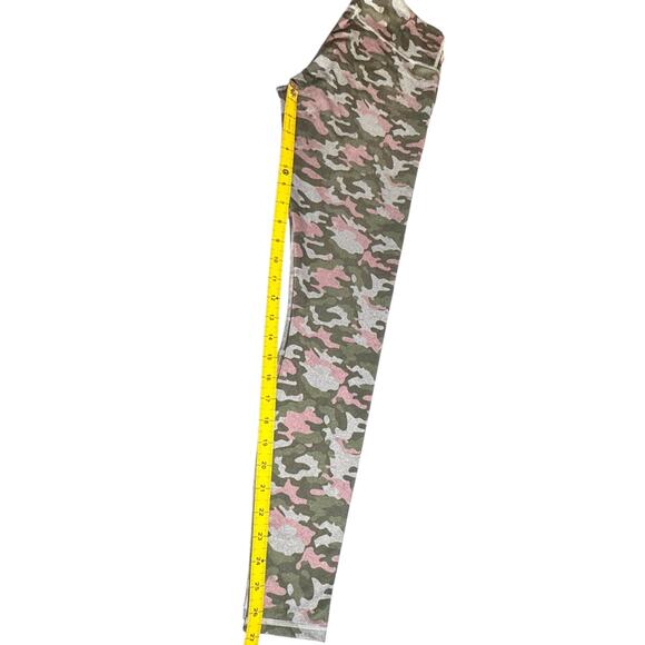 06. Define PowerHold Mid-Rise Legging RoseBloom Camo - Picture 6 of 9